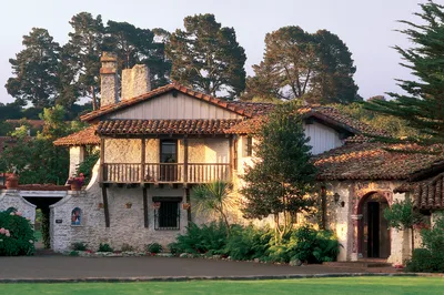 Old Monterey Walking Food Tour with Five Food and Drink Stops