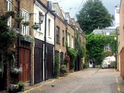 Notting Hill Walking Tour with Portobello Market, Kensington Gardens and Cream Tea