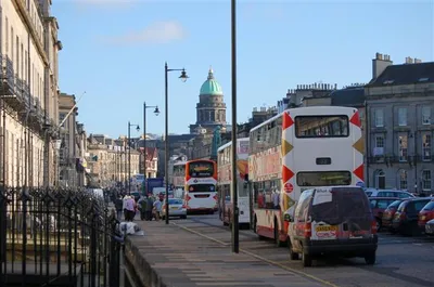 Edinburgh Luxury Private Food and Drink Walking Tour with Eat Walk Tours