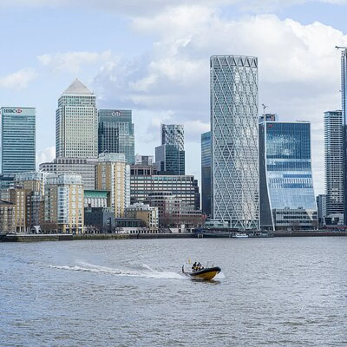Speedboat Cruise Tour: Embankment OR Westminster Pier -70 minutes