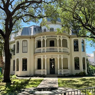 ALAMO CITY WALKING TOURS