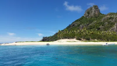 Full-Day South Sea Island Boat Tour with Lunch, Drinks, and Semi-Submersible Coral Viewer