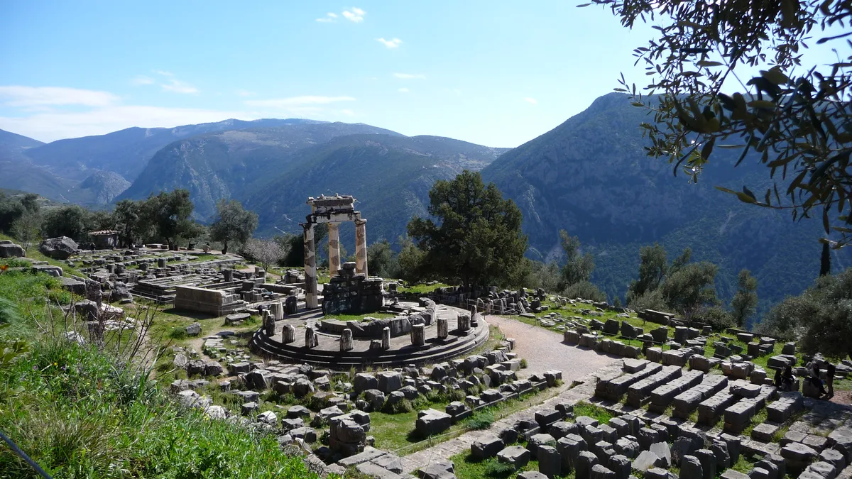 Delphi English Day Trip from Athens with Official Guide and Museum Visit