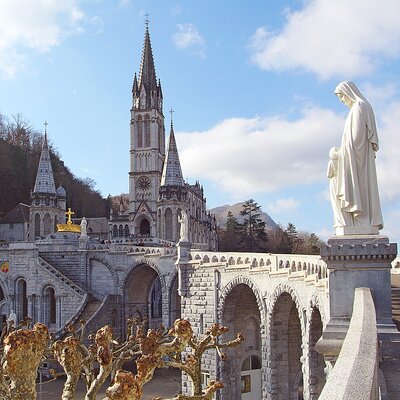 Lourdes Must-see Sites and Sanctuary Private Guided Tour