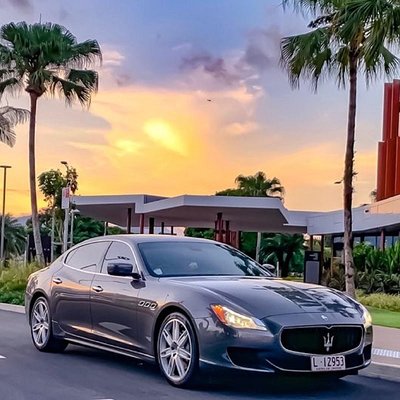 Maserati Quattroporte Limousine Transfer Cairns Airport to City