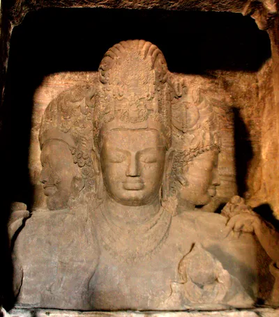 Elephanta Caves and Island Guided Private Tour in Mumbai