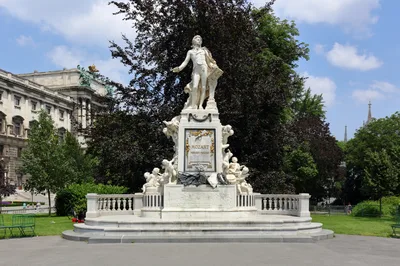 Vienna Old Town Highlights Walking Tour with Max. 6 Persons