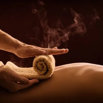 Private 2H Relaxing Massage Experience with Essential Oils