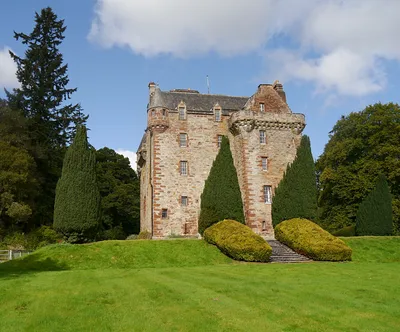 Outlander Adventure Day Tour from Glasgow Including Doune and Blackness Castle Admissions