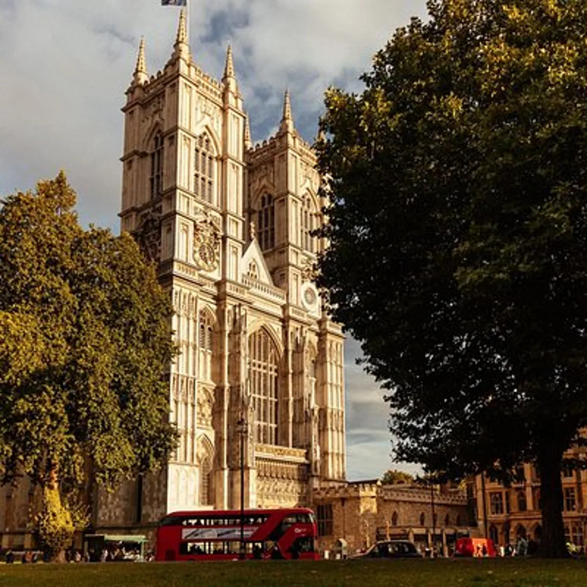 Highlights & Hidden Gems With Locals: Best of London Private Tour