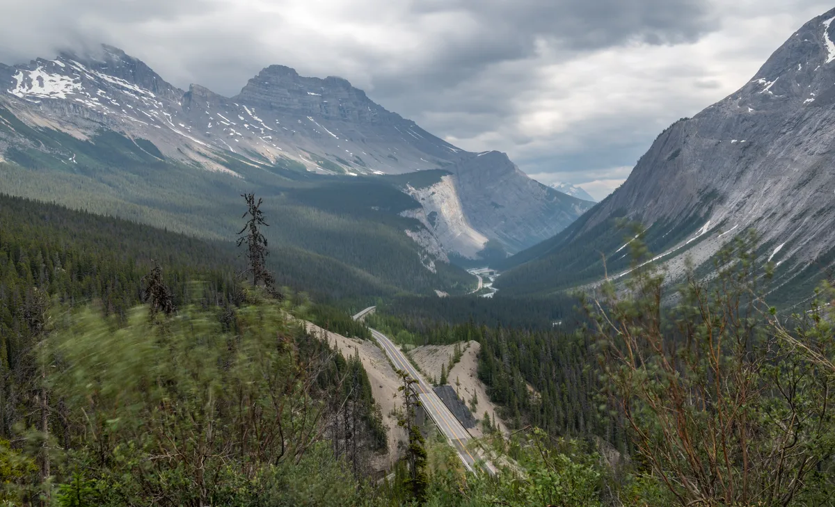 Mountain Lakes and Waterfalls 9.5-Hour Coach Tour from Banff