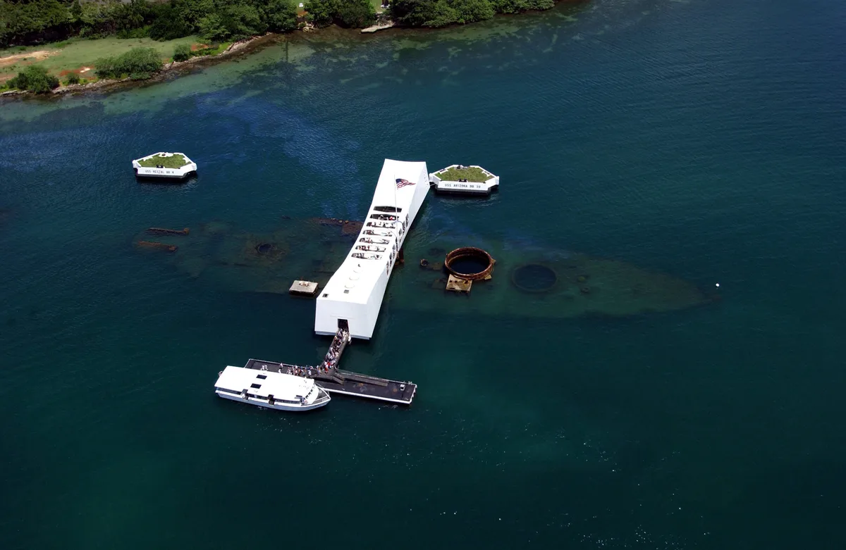 Private Pearl Harbor and Honolulu City Tour with Diamond Head and Punchbowl Crater
