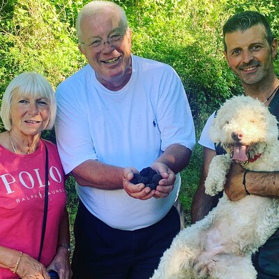 Truffle Hunting Experience Siena Tartufi