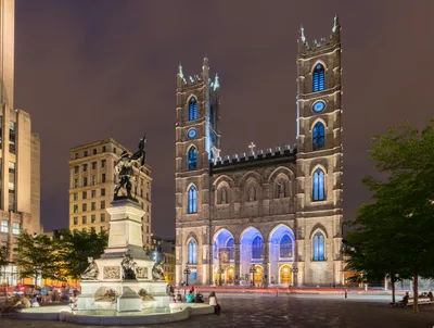 Old Montreal Guided Food Tour with 8+ Local Delicacies Tastings
