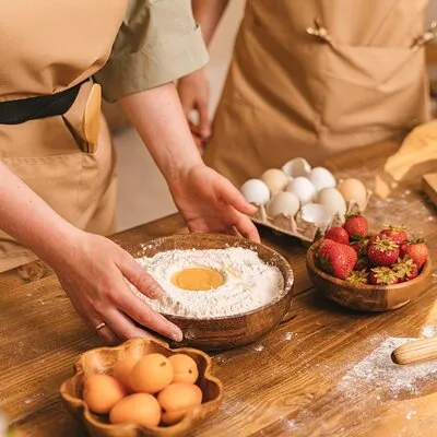 Hong Kong self-service baking experience: making traditional snacks