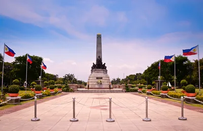 Manila Old and New Sightseeing Tour Including Intramuros, Fort Santiago, and San Agustin Church