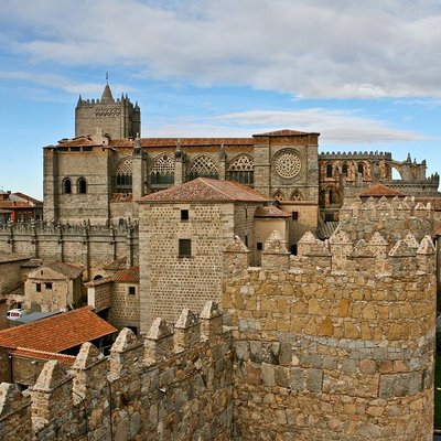 Private 3-hour Walking Tour of Avila with official tour guide