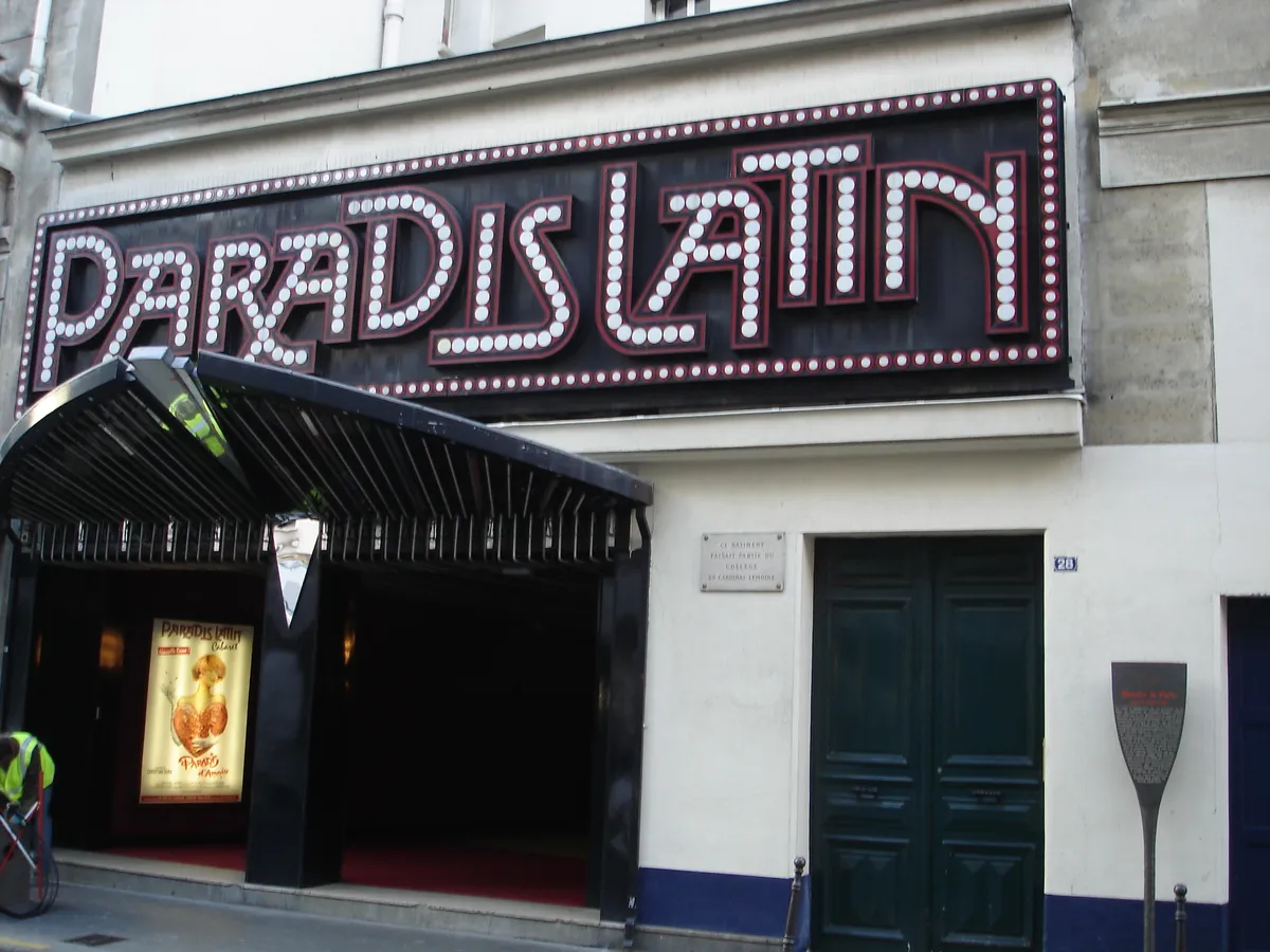 Paris Paradis Latin Cabaret Show with Champagne
