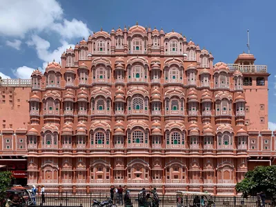 Jaipur Full-Day Private Sightseeing Tour by Tuk Tuk Including Amber Fort, City Palace, Hawa Mahal, and Jantar Mantar