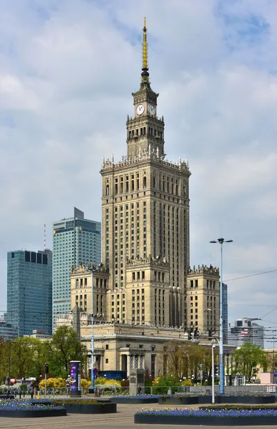 Warsaw Dark Side Praga District Retro Bus Tour with Hot Chocolate