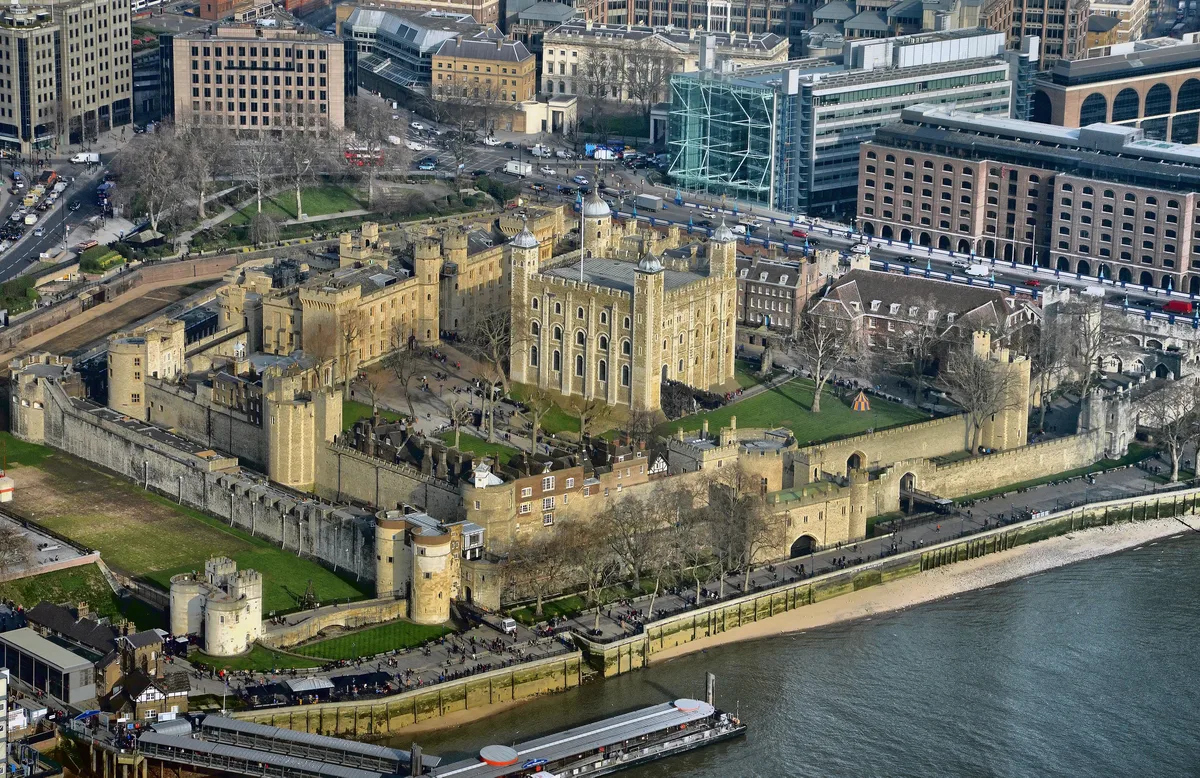 Tower of London Private Tour with Blue Badge Guide and Optional Afternoon Tea