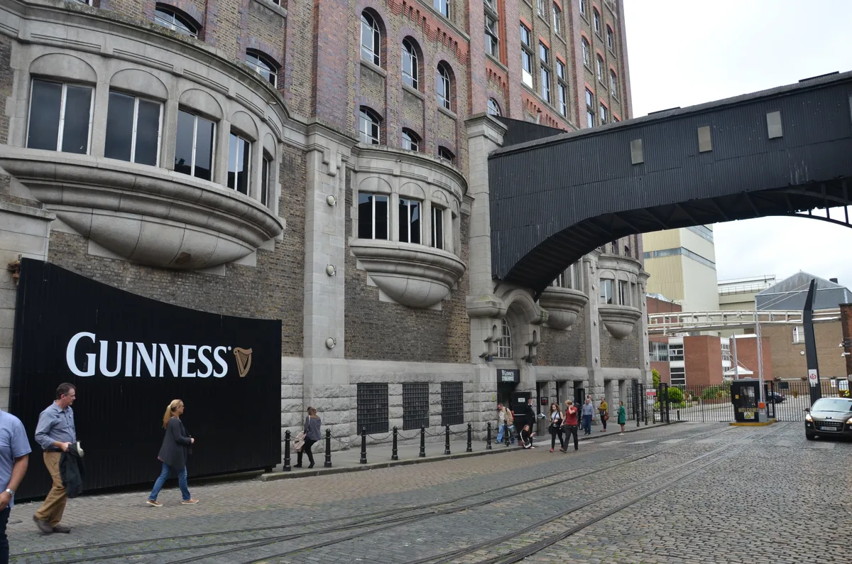 Dublin 90-Minute Afternoon Tea Bus Tour including Guinness Brewery and Phoenix Park