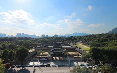 Seoul Night Tour with Vehicle: Changgyeonggung Palace, Gwangjang Market Food & Jogyesa Temple