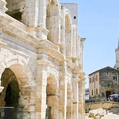 Hello Arles: Private 2-Hour Intro City Walk with Local Guide