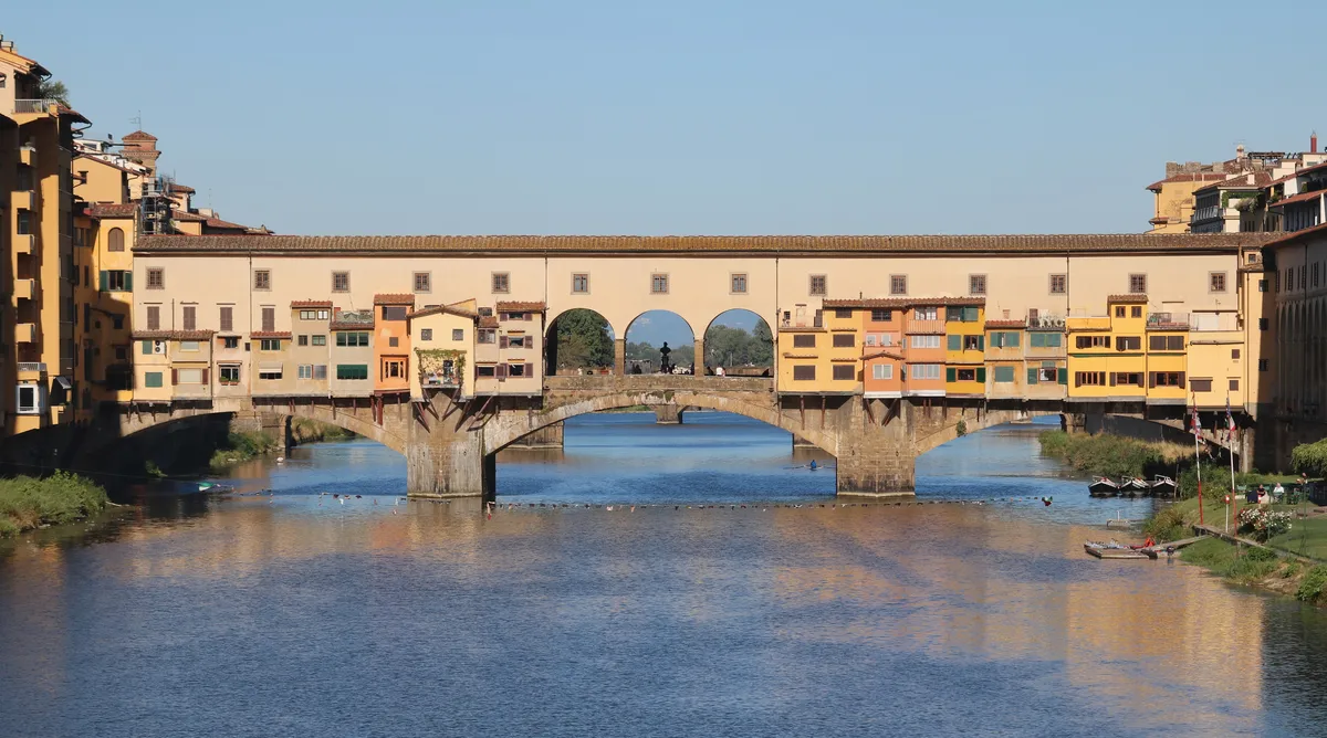 Florence River Cruise on a Traditional Barchetto with Wine