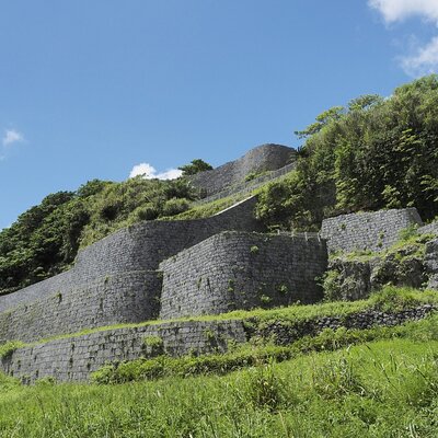 Okinawa: Urasoe Castle, Royal Tomb & War History Walk