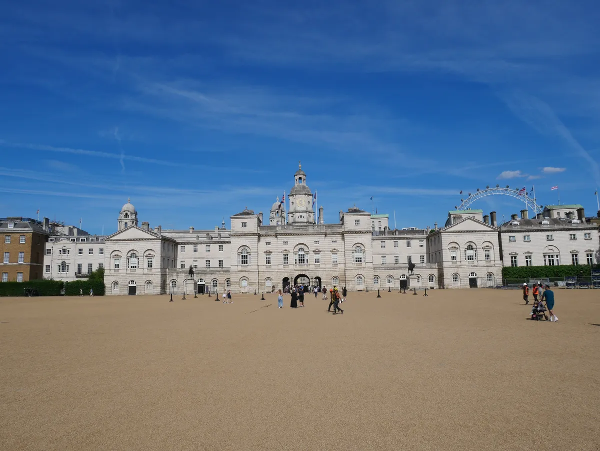 Changing of the Guard Walking Tour in London at Buckingham Palace