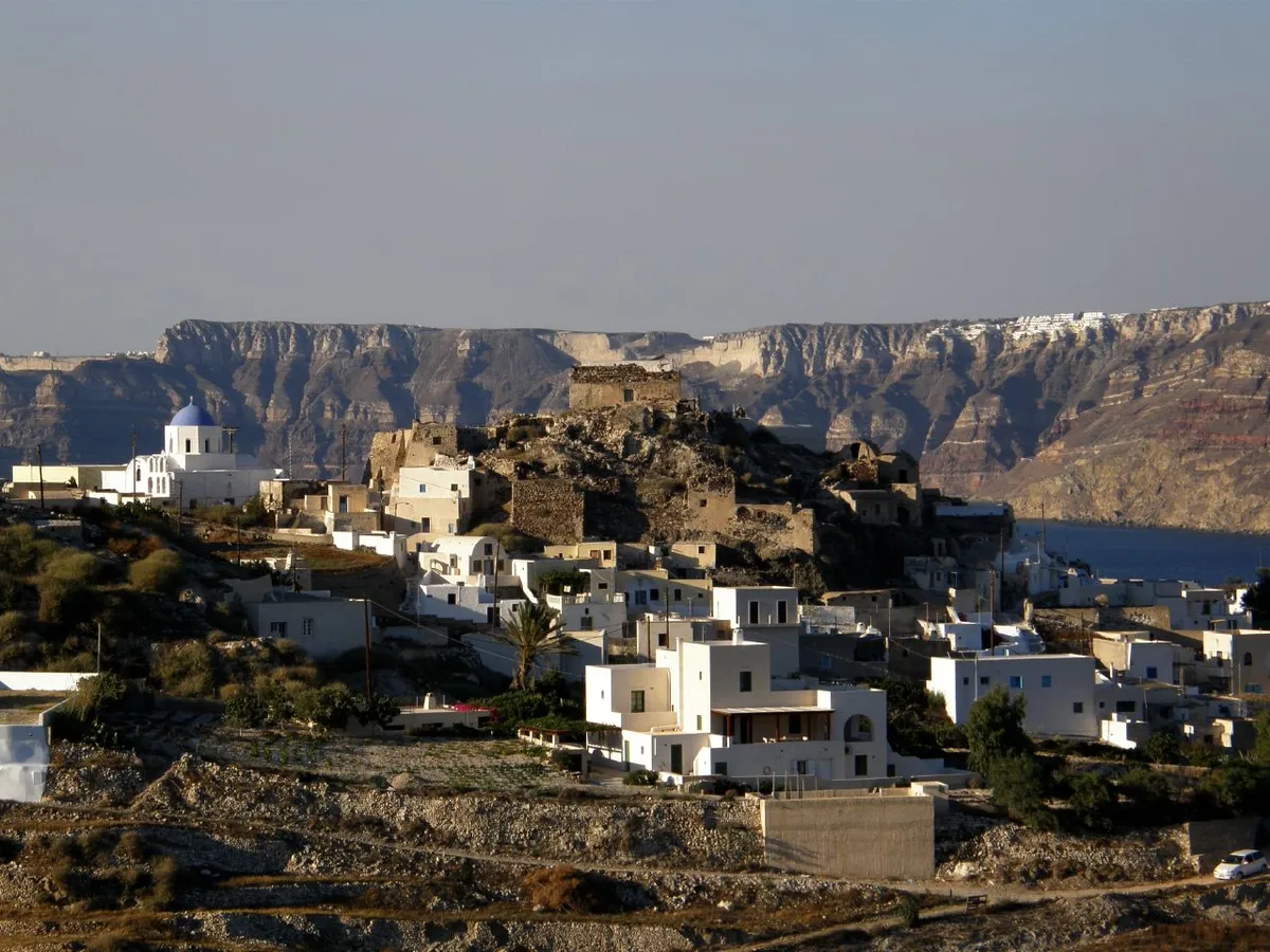Santorini Day Tour Akrotiri Archaeological Site, Villages, Wine Tasting and Sunset in Oia