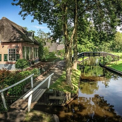 Private transfer from Giethoorn to Amsterdam