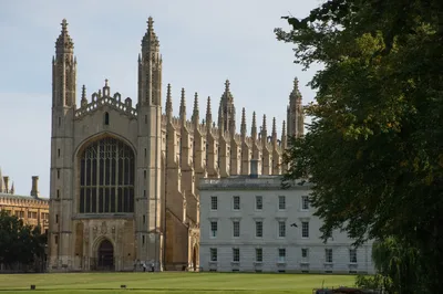 Cambridge University Walking Tour by Alumni™ with King’s College Chapel Option