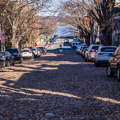A Guided Walking Tour through Historic Old Town Alexandria