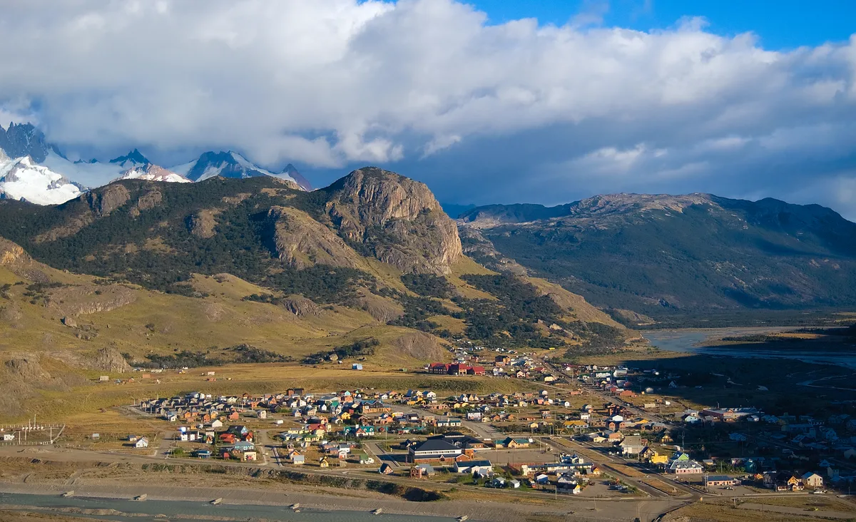 El Chalten Full-Day Tour from El Calafate with Guided Walks and Lunch