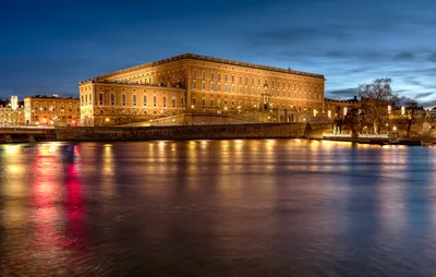 Stockholm Open Electric Boat Ride with Live Guide