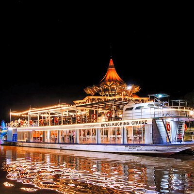 Kuching Night City Cruise with Traditional Show and Drink Tour