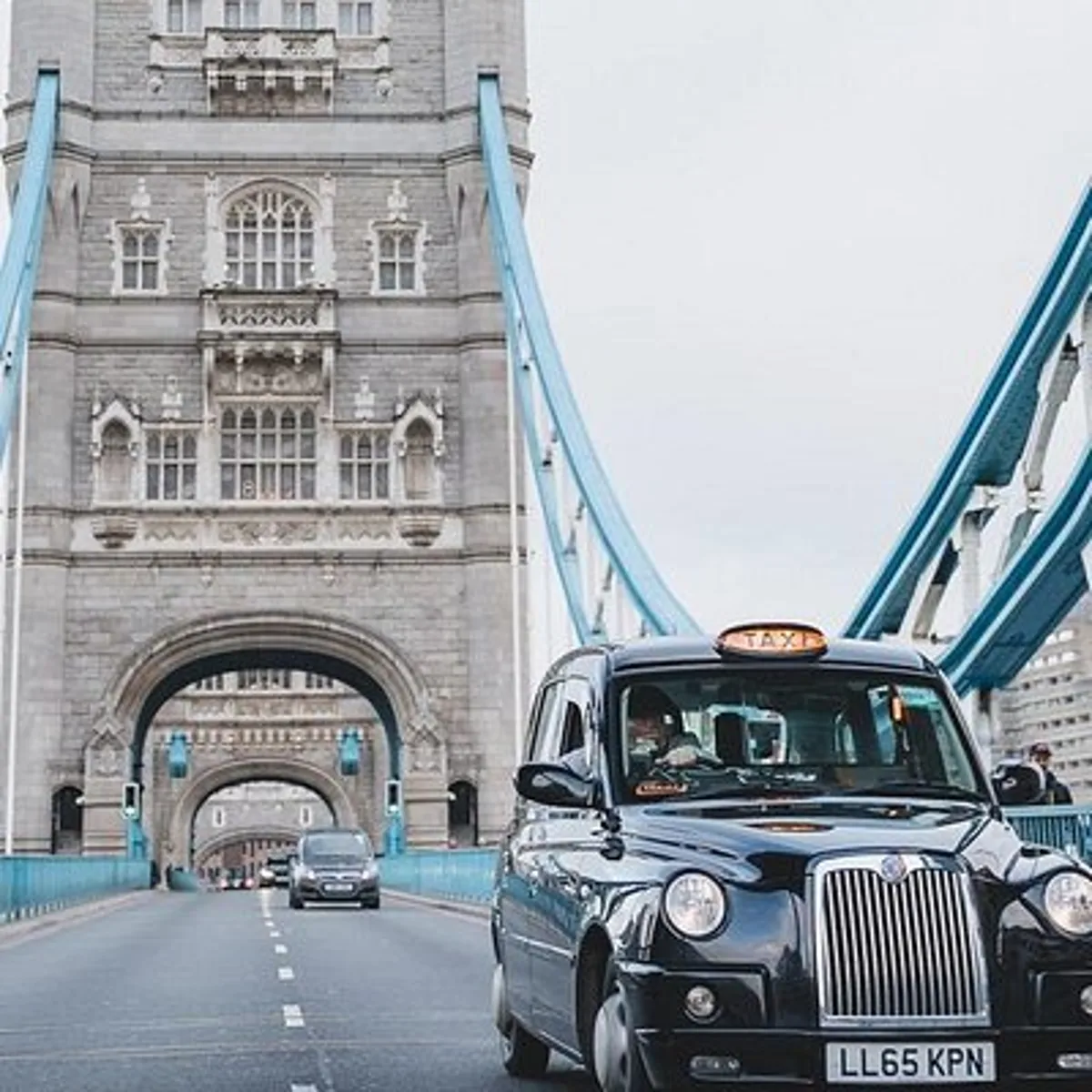 Discover London in a Panoramic Black Cab