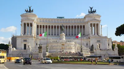 Rome Night Tour: Colosseum, Vittoriano, Trevi Fountain, Pantheon & Spanish Steps