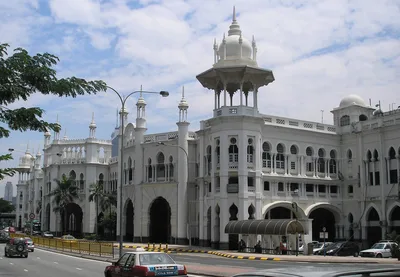 Kuala Lumpur 4-Hour Sunset and Night Cycling Tour with Local Brunch and Fruit