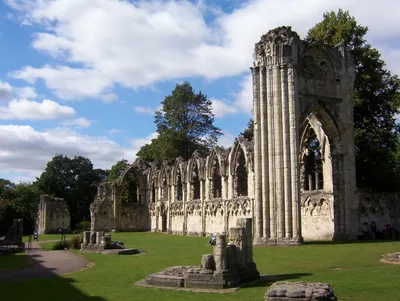 York Small-Group Walking Tour on Foot Including York Minster, Shambles, and Snickelways