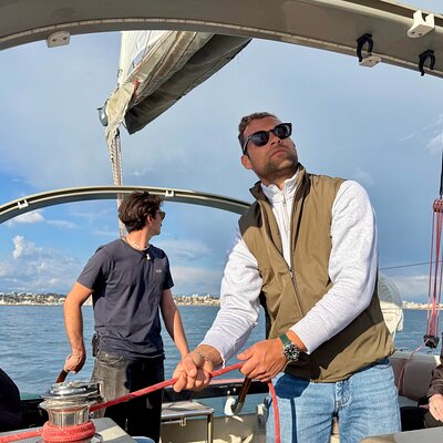 Antibes : Discover the Art of Sailing on a Scenic Cruise