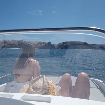 Self drive Boat Hire in Playa Blanca for 5 People