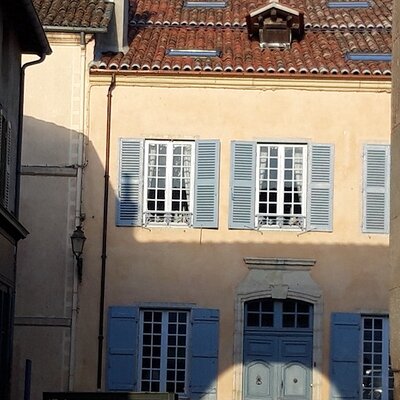 Exploring the Village of Cluny: A Self-Guided Audio Tour
