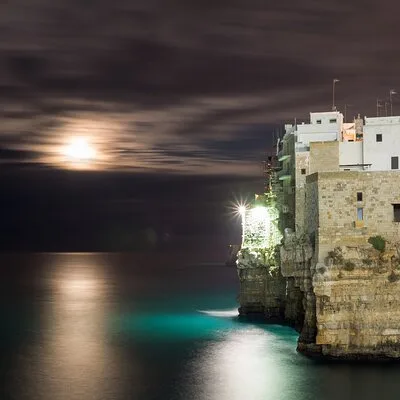 Private 2h night boat tour to the Polignano a Mare Caves