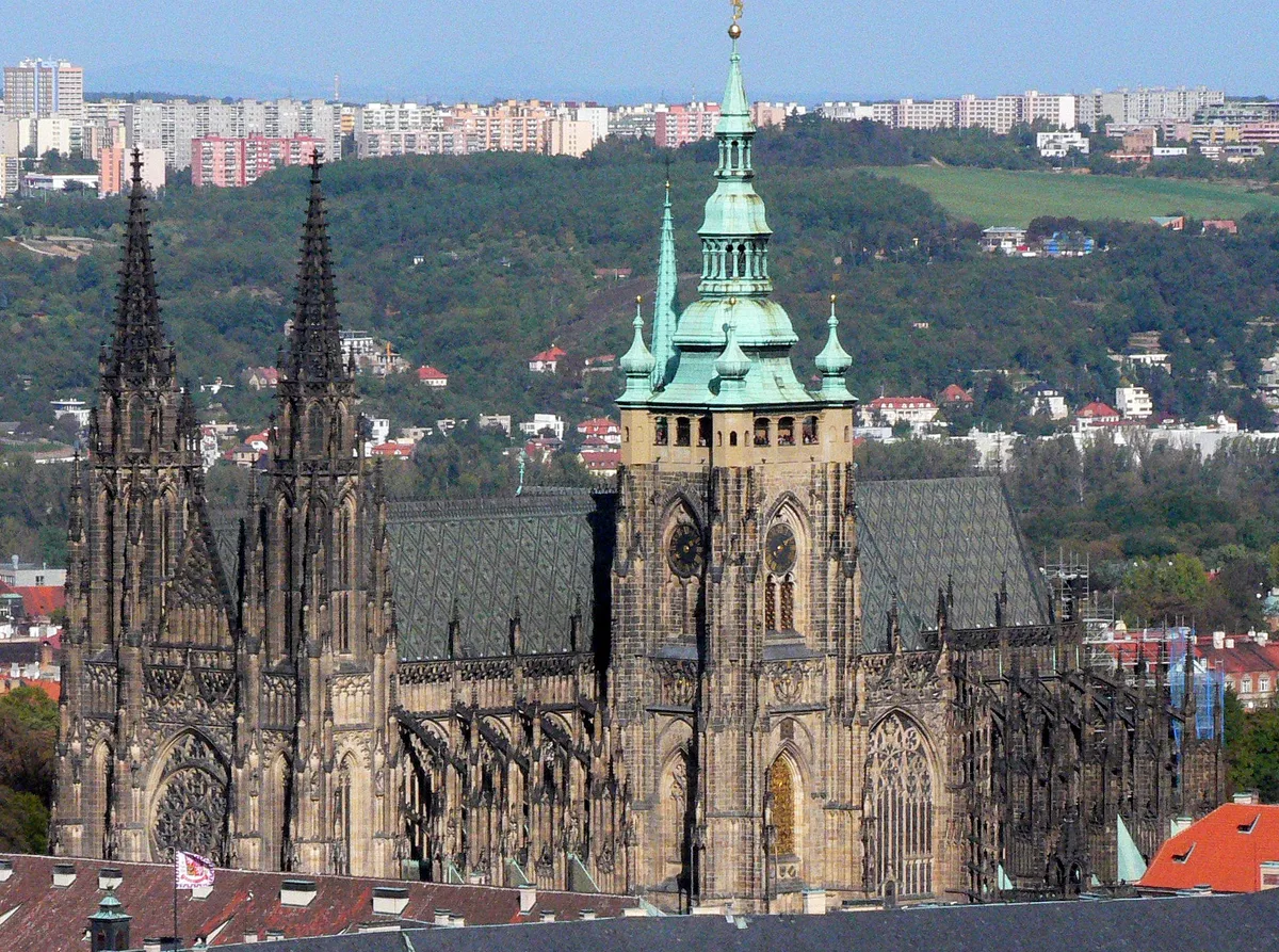 Prague Castle Walking Tour: St Vitus Cathedral, St George's Basilica, Old Royal Palace & Golden Lane