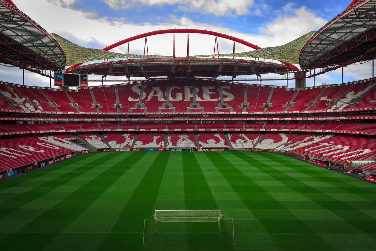 Lisbon SL Benfica Stadium and Museum Tour with Official Scarf