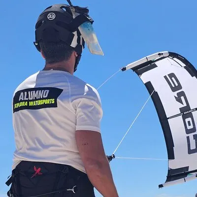 Private Kitesurfing lessons (adapted to every level)