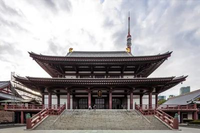 Tokyo 3-Hour Bike and E-Bike Tour of Zojo-ji, Imperial Palace, Olympic Stadium and More